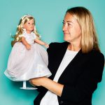 Renate Wildenhain, PR & Marketing Head von Käthe Kruse, mit Puppe “Sophie”