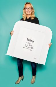 Bouwina Hoekstra, von bébé-jou, mit Wickelauflage Lucky Quotes"