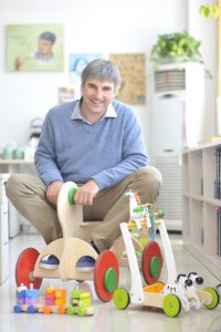 Peter Handstein, CEO von Hape, baut nicht nur Spielzeuge, sondern auch seine Unternehmensgruppe um