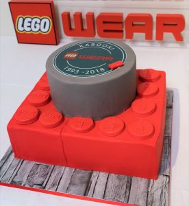 Geburtstagskuchen zur Feier von 25 Jahren Lego Wear