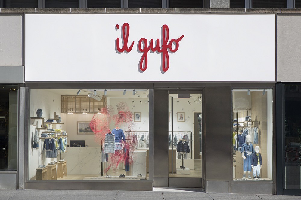 Viele erfolgreiche Marken setzen auf die Farbe Rot. Auch Il Gufo markiert so gut sichtbar seine Shops.