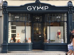Auch die Stores von Gymp, wie hier in Brugge, erstrahlen im neuen Look.
