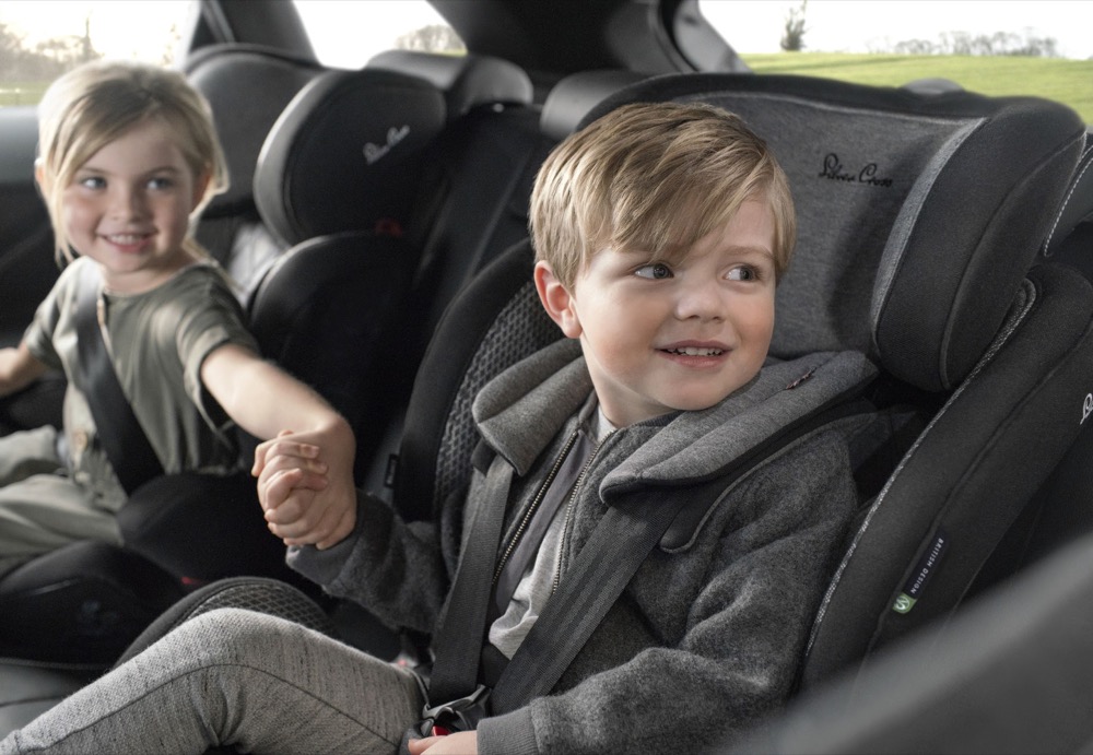 Ab geht die Fahrt: Die neue Silver-Cross-Autositzkollektion verspricht Qualität und Eleganz.