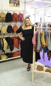 Ewa Hillig von Lieblingsteilchen ist, Mutter zweier Kinder, gebürtige Polin und lebt seit 18 Jahren in Deutschland. Neben ihrer Modeagentur hat sie einen eigenen Kinderladen eröffnet..