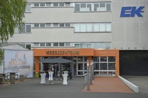 Eingang zum Messezentrum auf dem Geländer der Bielefelder Verbundgruppe EK/servicegroup