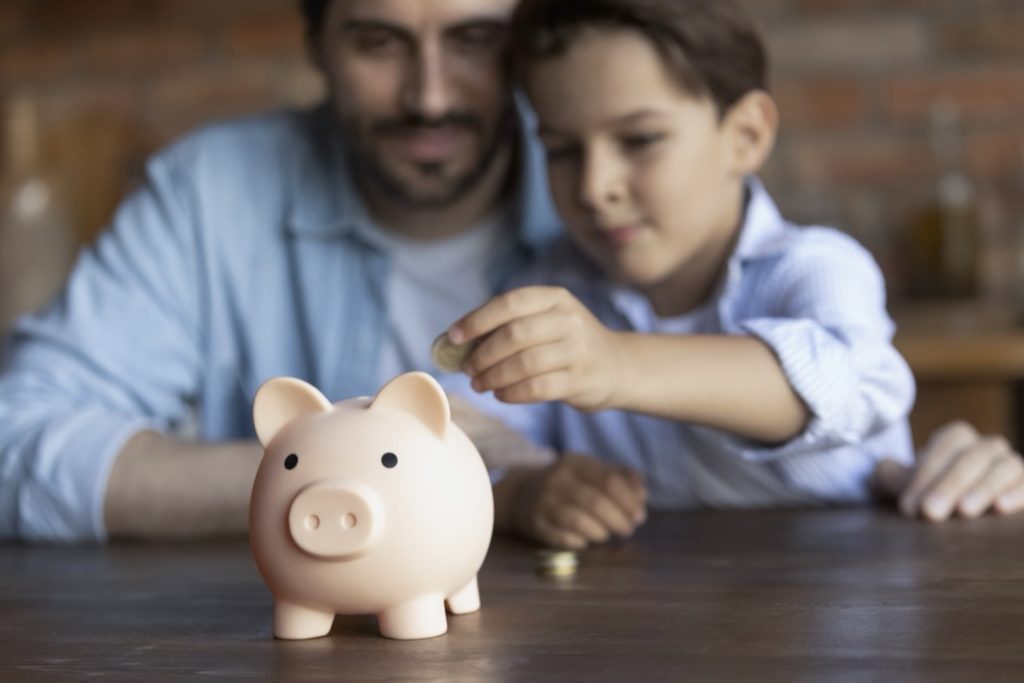 Elterngeld 2021: Immer mehr Väter beziehen Elterngeld.
