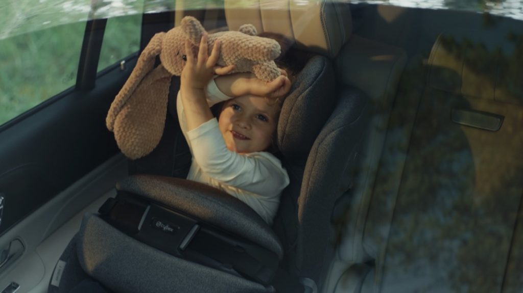 Cybex lanciert Anoris T Weltneheit mit einem Ganzkörper-Airbag für Kinder von 1 bis 6 Jahren.