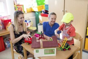 Deutsche Krebshilfe und EK servicegroup starten Charity Tour bei HappyBaby-Fachhändlern.