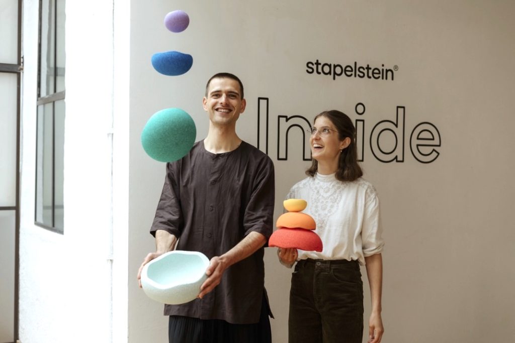 Die Gründer Stefan und Hannah rollen mit dem Stapelstein ab Herbst 2023 durch die USA.