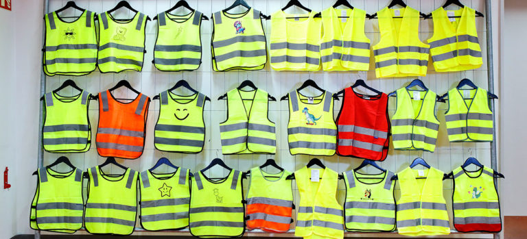 ADAC testete im Oktober 2025 Kinderwarnwesten - und musste warnen