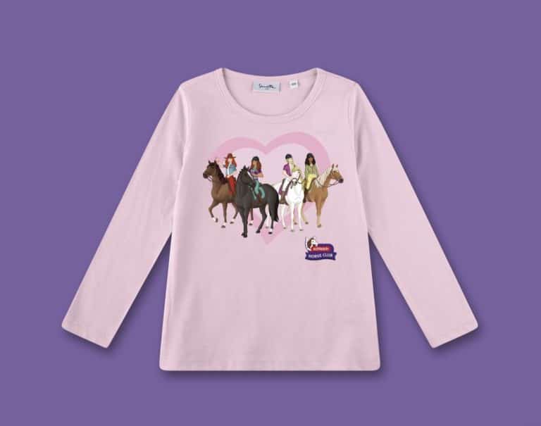 Im August 2026 wird eine Sanetta eine Kapselkollektion an Oberbekleidungs-Items mit dem Kinderfigurenhersteller Schleich ausliefern.