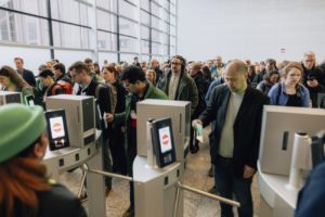 Koelnmesse 2026 als Digital Champion ausgezeichnet – auch durch NFC-Technik nan den Zugangskreuzen